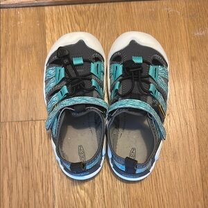 Keen Kids Water Shoes / sneakers size 12